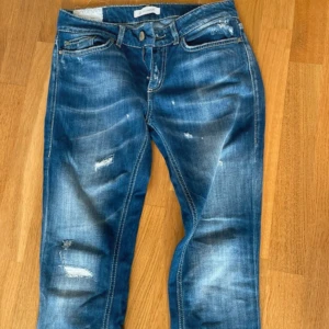 Dondup jeans  - Säljer nu dessa feta dondup jeans. Storlek 28 passar 160. Hör av er vid frågor eller funderingar.