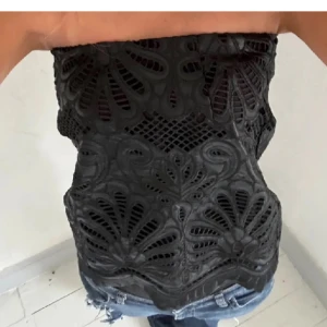 Festtopp - Jättefin spetskjol som jag brukar använda som topp❣️