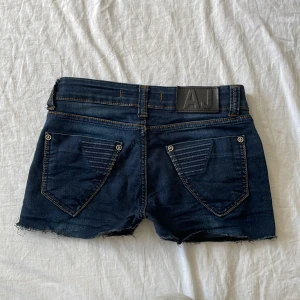 Jeansshorts  - Bra skick! Har inga bilder på då de är för små🫶 mått: midjemått rakt över 34-37 (stretch) grenhöjd 19,5 längd 26cm💗