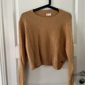 Stickad magtröja från Kappahl  - Jätte fint skick❤️passar storlek xs