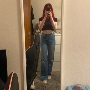 Zara jeans  - Högmidjade Zara jeans, straight leg, full lenght. Storlek 36.