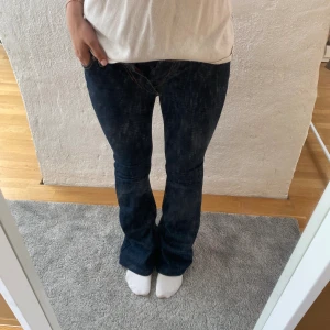 Lågmidjade jeans - Lågmidjade jeans från Twist & Tango som tyvärr är för små för mig  Midjemått: ca 30 cm Innerbenslängd: ca 80 cm