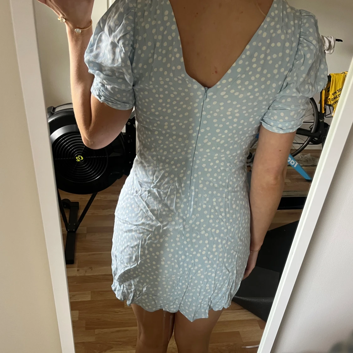 Prickig klänning  - 90