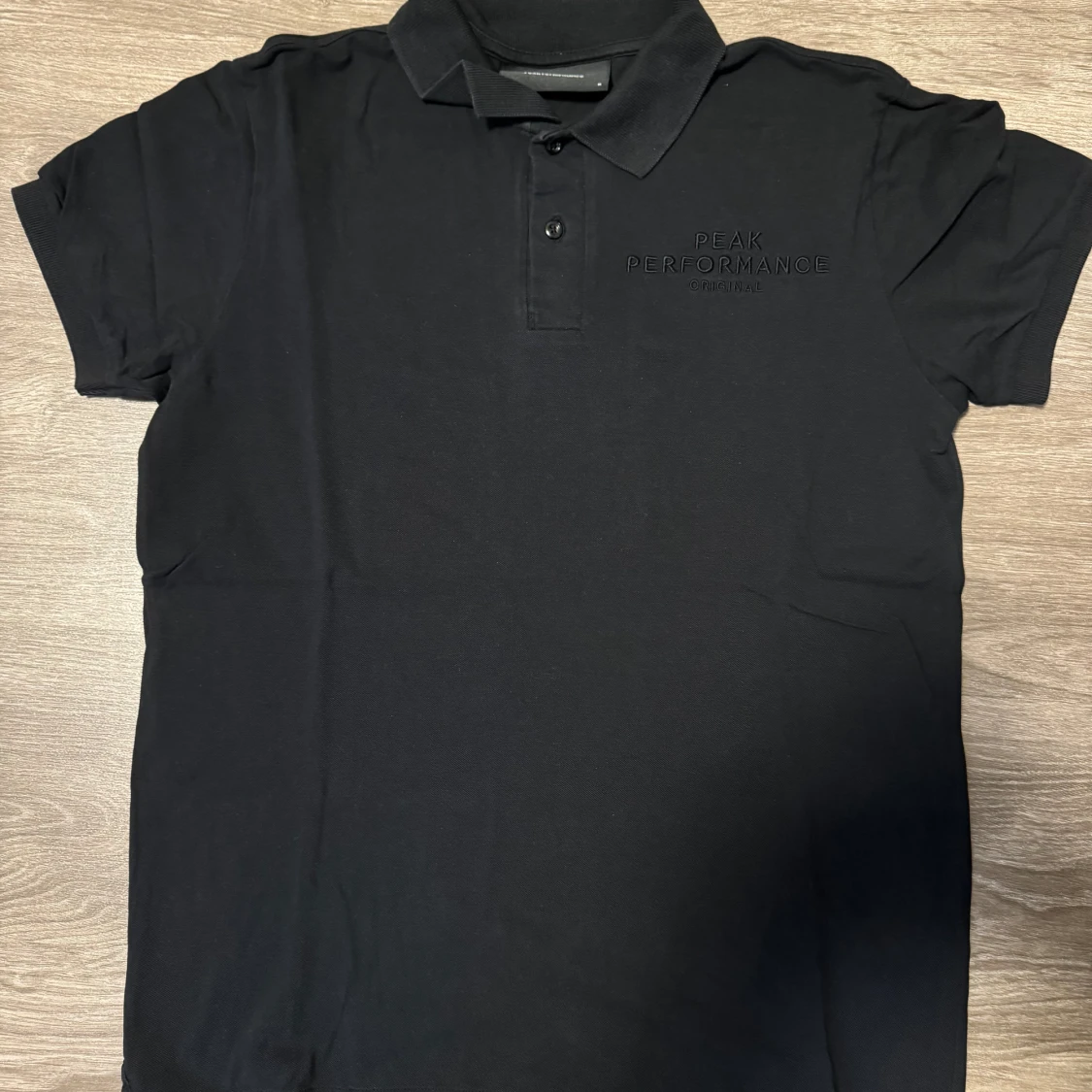 Svart Peak Performance pikétröja, storlek M