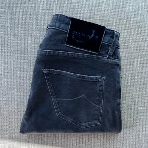 Jacob Cohen 696  - Tja, Säljer nu mina sjukt feta och trendiga Jacob Cohen jeans i den populära modellen 696, modellen sitter liknande som Dondup George | Storlek = 31 | Skick = 9.5/10, ny skick | Nypris = 5500kr, mitt pris = 1299kr