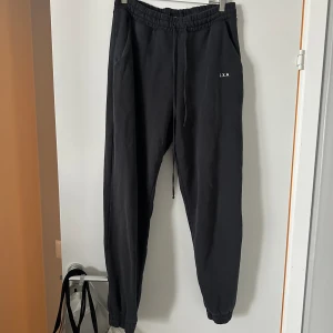 Mjukisbyxor från LXA - Använda några gånger, super mysiga men kommer ej till användning.  Storlek L 💗