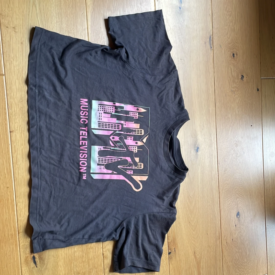 2 T-shirtar 8-10 år - 90