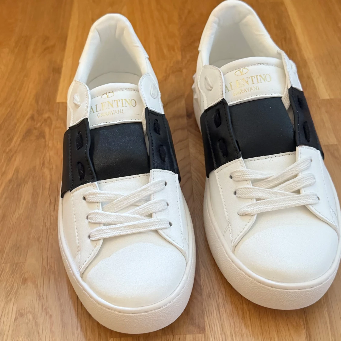 VALNETINO GARVANI STORLEK 42 Ingår valentino påse 