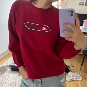 Vintage Adidas Sweatshirt - Pris kan prutas. Jag är 160cm för referens.