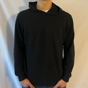 Oscar jacobsson hoodie - Det är en kashmir mix modellen heter pascal han på bilden är 184 