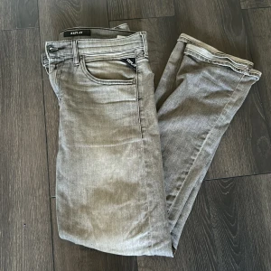 Replay jeans  - Säljer nu helt nya Replay jeans, de är bra för chill dagar och är väldigt snygg färg, hör av er om ni är intresserade 