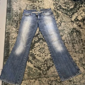 Bootcut jeans - Riktigt snygga bootcut jeans som tyvärr är försmå för mig🩷🙌