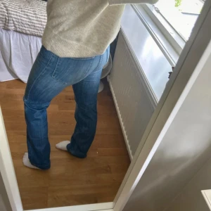 Acne Jeans - Jeans från Acne Midjemått rakt över 32cm Innerbenslängd 75cm Ytterbenslängd 102cm