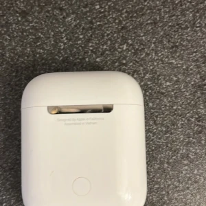 Trådlösa hörlurar  - Trådlösa hörlurar använda men funkar som dom ska 