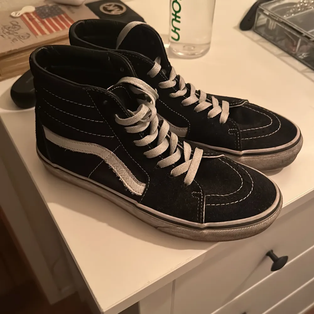 Vans i storlek 39 som ej kommer till användning längre. Tvättas innan de skickas iväg 🥰. Skor.