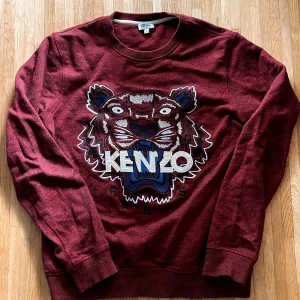 Cool collegetröja  - Knappt använd.