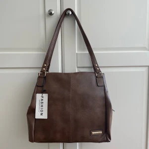 Skolväska  - Jätte snygg skolväska. Aldrig använt och har i fler färger! (Kolla sista bilden) 