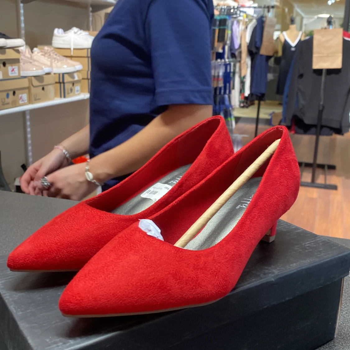 Röda klackar nya - 91