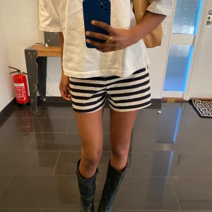 Randiga shorts - Perfekta sommarshorts i nyskick, köpta i Barcelona! 🧡🧡