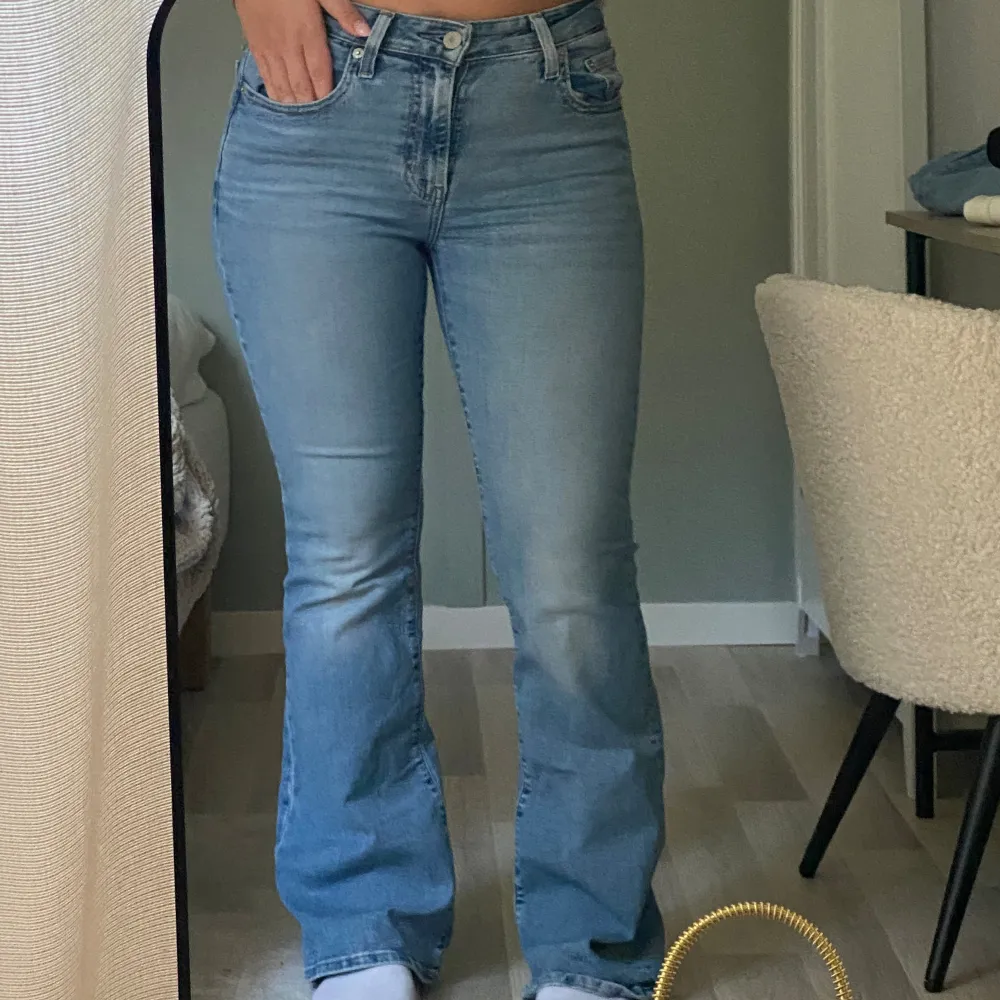 Säljer mina fina Levis bootcut i stl w 26/ L32☀️. Jeans & Byxor.