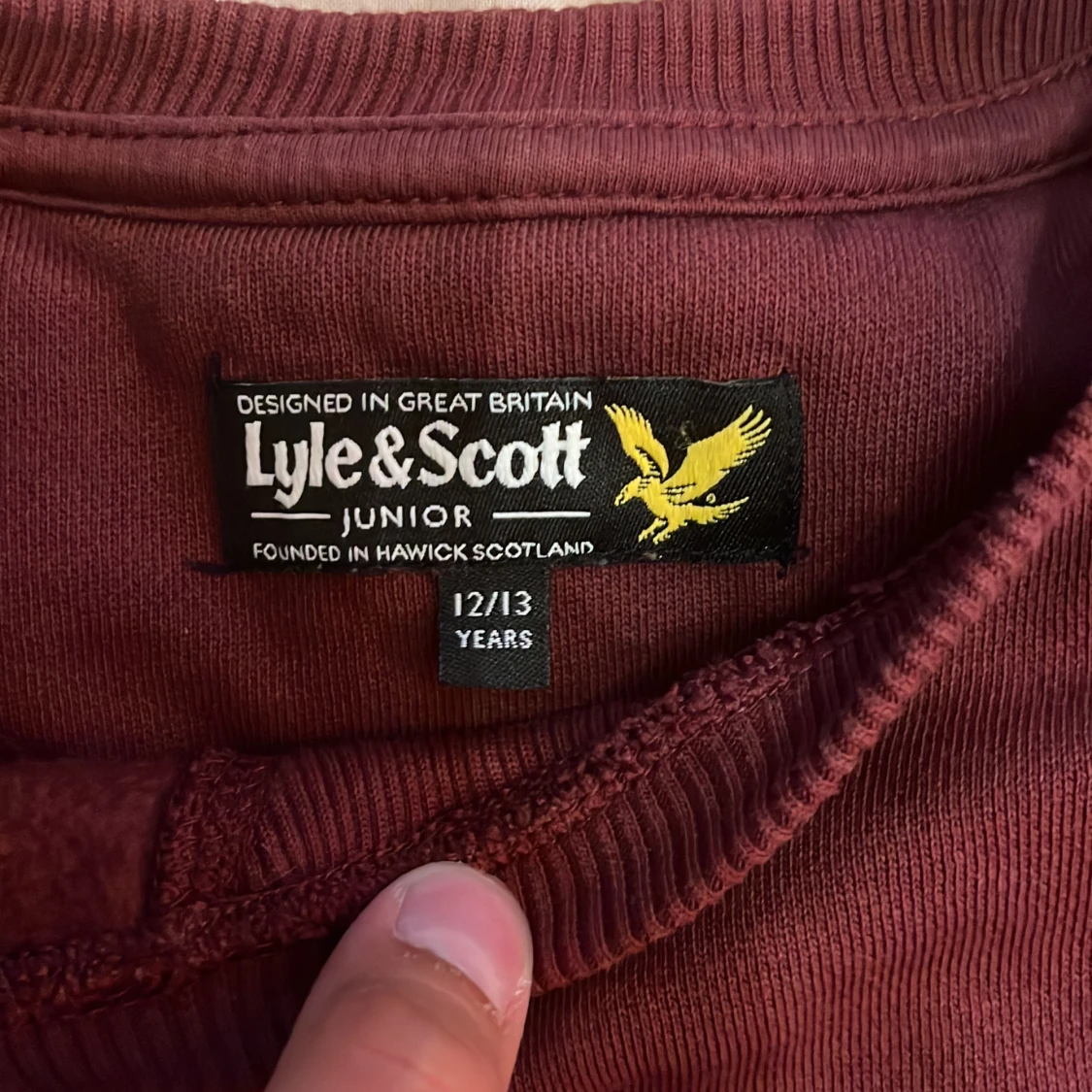 Vinröd tröja från Lyle & Scott - 91