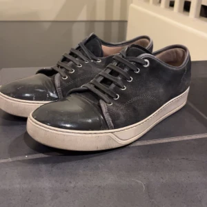 Lanvin skor - Ett par riktigt feta lanvin skor i hyfsat skick (6/10) skulle jag säga. Passar till i princip allting. Priset ligger på 1.5 men är flexibel med priset.