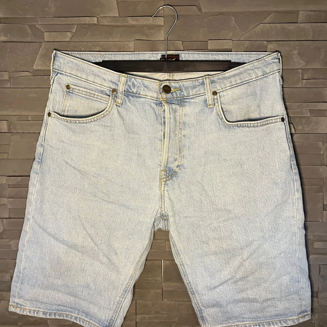 Ljusblå jeansshorts från Lee