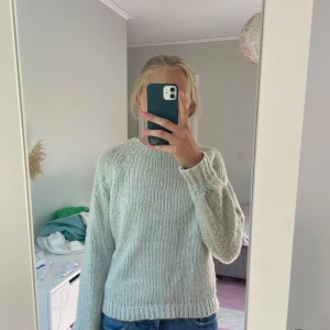 Stickad tröja  - Säljer min jättefina grovstickade tröja från only som tyvärr blivit för liten❤️i storlek xs