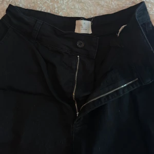 Cargo pants - Svarta cargo byxor från Alice Stenlöfs märke Adsgn 