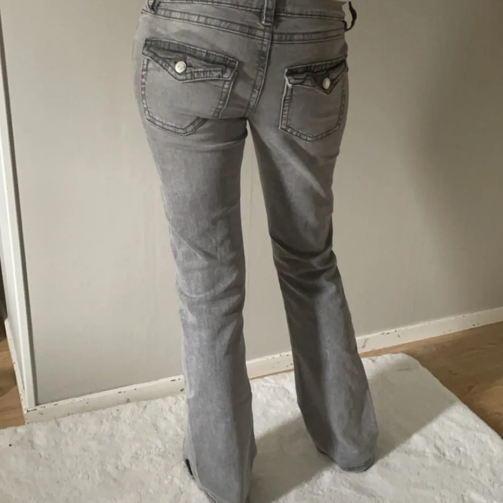 Assnygga jeans i storlek 170💗 sitter som en xs eller s💗. Farkut & Housut.