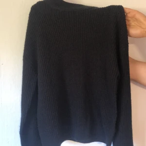 Svart tröja - Jättefin svart ribbad tröja i storlek s💕