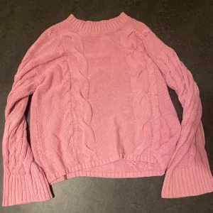 Rosa stickad  - Säljer min jättefina mysiga rosa tröja!! 