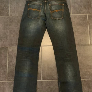 Nudie Jeans Straight Sven - Byxorna har en liten grönaktig ton, skriv om du har några frågor