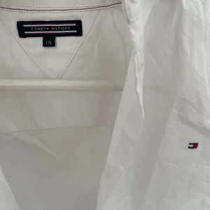 Tommy Hilfiger - Använd endast 1gång, nästan som ny. XS/S