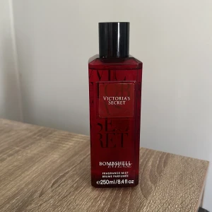 Victoria’S secret  - Super god mist (Intense)💞 endast testad💞 säljer då den inte riktigt kommer till användning💞tryck gärna köp nu direkt❤️
