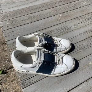 Valentino skor - Säljer mina Valentinos storlek 41, Ganska slitna på undersidan men annars helt ok skick