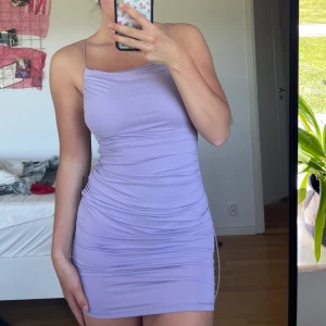 Klänning - Säljer denna jättegulliga klänningen som ej kommer till användning. FRI FRAKT💓