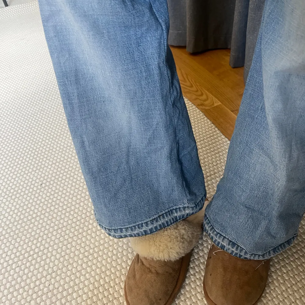 Så najs bootcut jeans som är Lågmidjade i en så snygg ljusblå färg. Storlek W32 L30 men sitter som en 36/S. Jeans & Byxor.