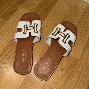 Sandaler  - Dam sandaler i väldigt bra skick   Storlek 37