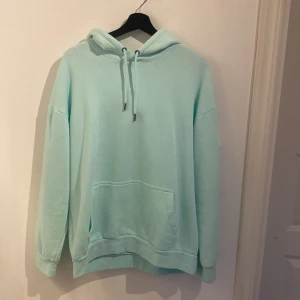 Hoodie  - Oanvänd Hoodie. Gosigt material inuti 