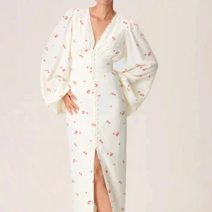 Adoore klänning  - Säljer för att jag int hann skicka tbx  Skirc för fler bilder Aldirg använd 