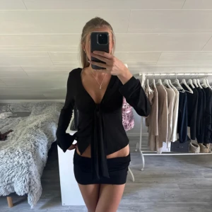 v ringad tröja  - säljer min v ringade tröja från gina 💗