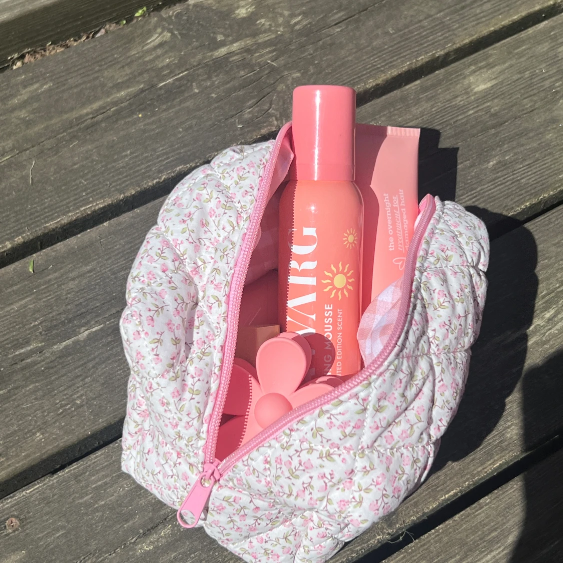 Blommig handgjord necessär  - 91