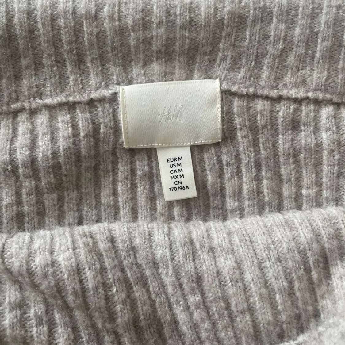 Stickad offshoulder tröja - 90