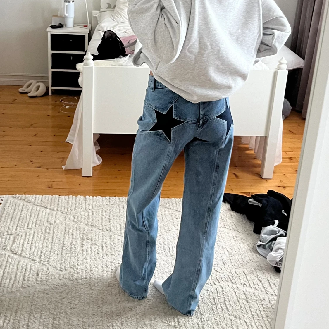 Jeans med stjärnor på fickorna  - 92