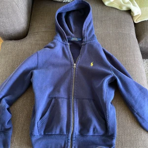 Ralph lauren zip hoodie - Tröjan är använd och i bra skick