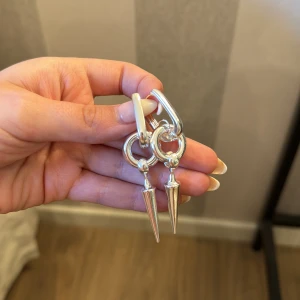 Maria Nilsdotter liknande örhängen  - Såå fina helt oanvända!💓