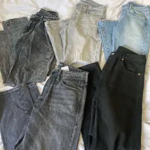 5 par feta jeans i slim straight fit. De är Ifrån jack and jones, levis och grunt. Prima skick på alla, inga defekter eller annat. Kom privat för storlekar, priser eller någon annan fråga! Säljer alla runt 200-300 styck🤙