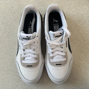 Puma sneakers  - Helt nya, oanvända Puma sneakers i storlek 38. 