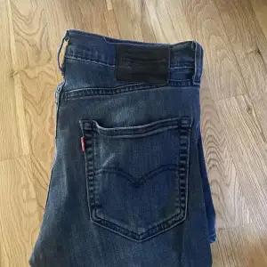 Tja säljer nu min Levis jeans Skick 9/10 Hör av er för mer frågor